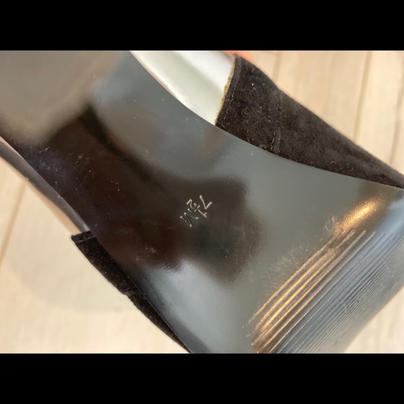 Guess Heels - Picture 3 of 3